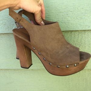 Chunky peep toe clogs